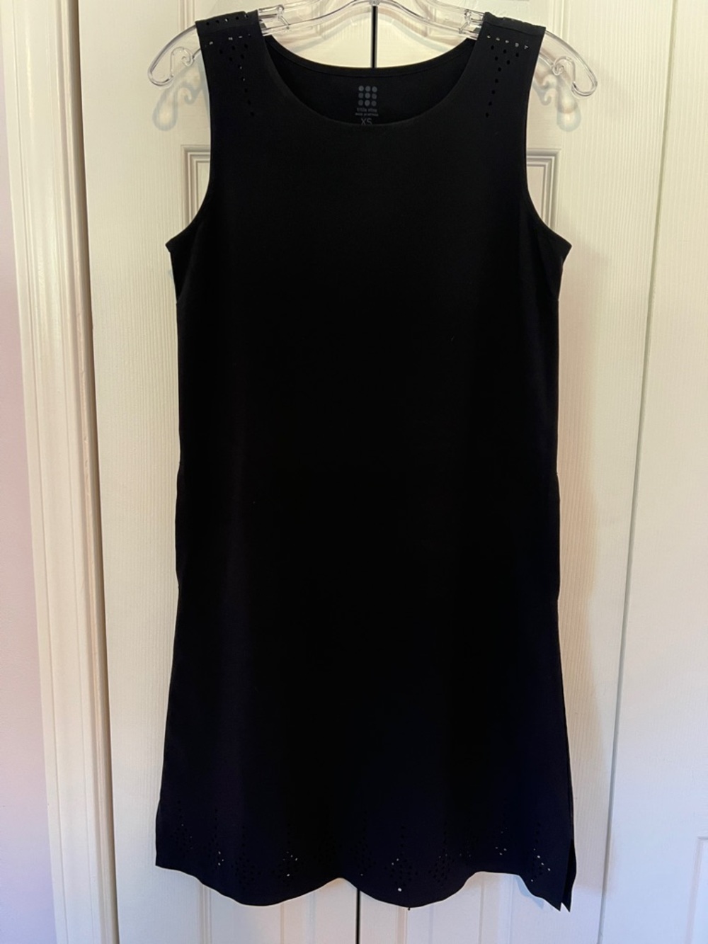 Title Nine Black Sleeveless Shift Dress